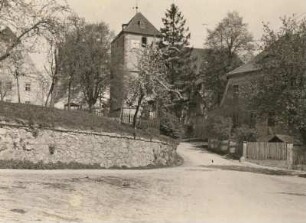 Zschaitz : Dorfkirche vom Dorfplatz, Südwest-Ansicht