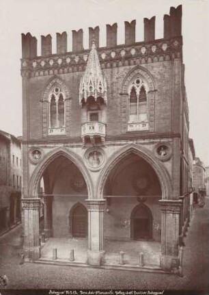 "Foro dei Mercanti" in Bologna