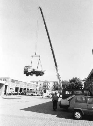 Freiburg im Breisgau: Neuer großer Kranwagen für die Feuerwehr