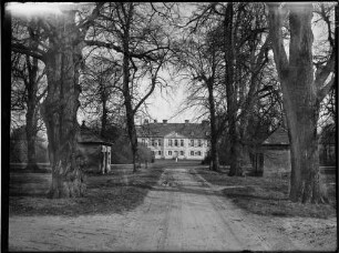 Stutensee Schloss Stutensee Außenansicht mit Wachhäuschen