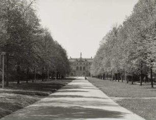 Dresden-Altstadt. Großer Garten (1683, J. F. Karcher; 1873-1895, K. F. Bouché). Querallee