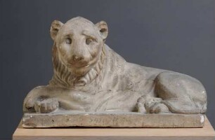 Statuette eines liegenden Löwen