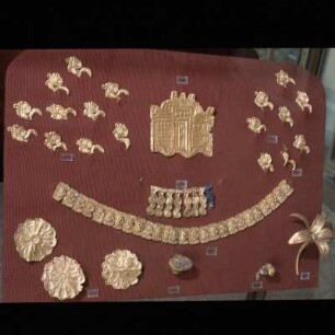 Athen, Archäologisches Nationalmuseum. Goldfunde aus dem Kuppelgräbern von Thessaloniki. Mykenische Zeit. Nr. 5609ff aus dem Kuppelgrab von Kapaker bei Volos