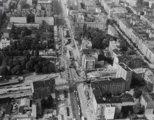 Luftaufnahme, Blick von Süden auf die Wohnbebauung im Bereich Bundesallee zwischen Badensche Straße und Güntzelstraße. Berlin-Wilmersdorf, Bundesallee
