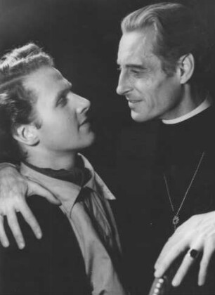 Hamburg. Die Schauspieler Emil Lohkamp (1902-1993) und Harry Meyen (1924-1979) während eines Auftrittes im Theaterstück "Candida" im Thalia-Theater 1946