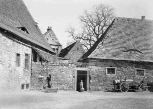 Dohna-Borthen, Kleinborthener Straße 12. Altes Schloss (1543). Wirtschaftsgebäude. Hofansicht (Teilansicht)