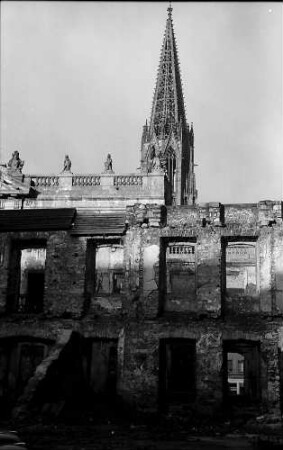 Freiburg i. Br.: Ruinen in der Salzstraße, im Hintergund Münsterturm