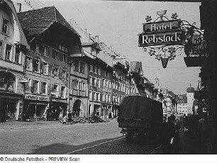 Eltville. Straßenansicht mit Hotel "Rebstock"