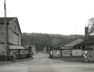 Pirna, Rottwerndorfer Straße 45. Ehemaliges Kasernengelände. Toreinfahrt der ehemaligen Grauen Kaserne (Wohnhaus)