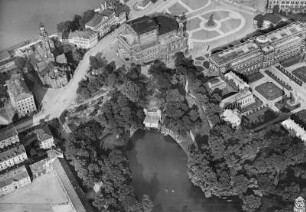 Dresden: Westlicher Teil der Altstadt mit Fernheizwerk, Hotel Bellevue, Opernhaus, Zwingerteich mit Zwinger. Luftbild-Schrägaufnahme von Süden