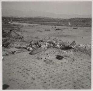 Wehrmachtssoldaten, Kampfgelände auf West-Kreta am Flugplatz von Maleme