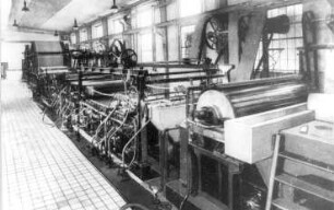 Bad Muskau-Köbeln. Papierfabrik, Inneres, Maschine für Zigaretten- und Karbonrohpapier, 1932, Repro