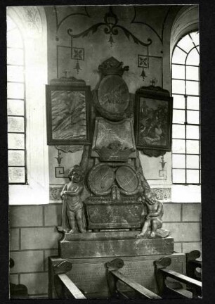 katholische Pfarrkirche. Grabdenkmal des Freiherrn Ludwig Anton und Franz Karl von Hacke