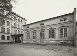 Dresden-Friedrichstadt, Wachsbleichstraße 6. 17. Schule (Christian-Beham-Schule; 1881, T. Friedrich). Unterrichtsgebäude und Turnhalle