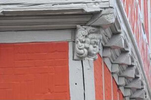 Quedlinburg - Engelkopf an einem historischen Fachwerkhaus : Verzierung mit einem hölzernen Engelkopf an einem historischen Fachwerkhaus in der Schmalen Straße. Aufgenommen am 15. Juli 2012 in Quedlinburg