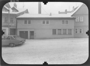 Arnstadt, Zimmerstraße. Wohnhaus mit Durchfahrt. Straßenfront