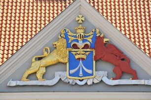 Stralsund - Wappengiebel : Wappengiebel an einem Haus am Markt. Aufgenommen am 21. April 2011 in Stralsund