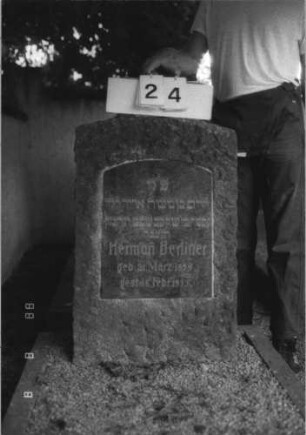 Grabstein 24