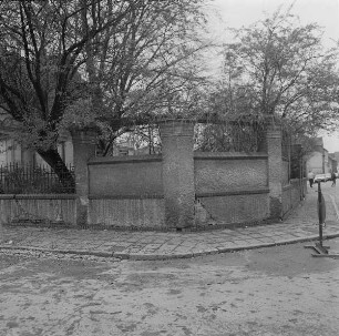 Einfriedung mit Pergola