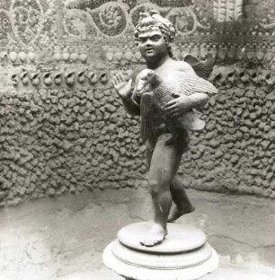 Geflügelter Knabe mit Gans : Geflügelter Knabe mit Gans. Bronze. Pompeji, Haus mit dem kleinen Mosaikbrunnen