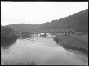 Bahnbrücke über Fluss