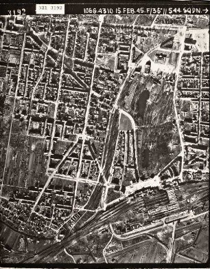 Amerikanische Luftbildaufnahmen von Kriegszerstörungen. Ausrichtung nach Süden. Südweststadt