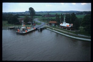 Wagenfähre "Fischerhütte" am Nord-Ostsee-Kanal
