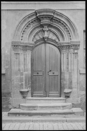 Weißenfels. Portal der Marienkirche
