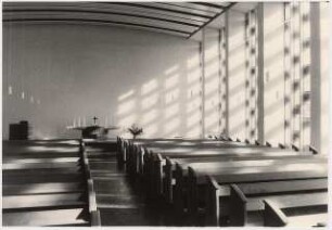 Heilig-Geist-Kirche, Bad Oeynhausen: Kirchenraum Altarseite