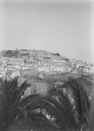 Stadtansicht von Lissabon : Stadtansicht von Lissabon. Im Hintergrund der Burgberg (Collina do Castello)
