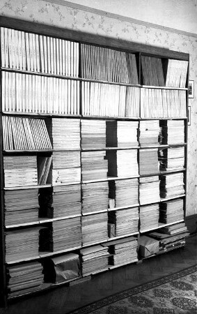 Freiburg: Rumänische Bibliothek; Regale Musikabteilung