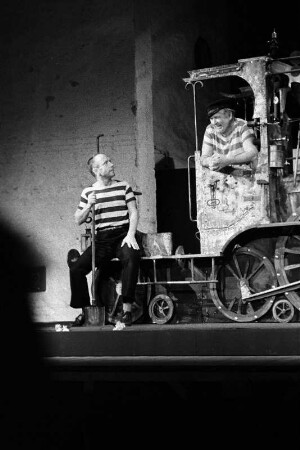 Szenenbilder aus "Noch zehn Minuten bis Buffalo" von Günter Grass und "Die große Wut des Philipp Hotz", Schwank von Max Frisch. Werkstatt Schillertheater Berlin, 1959