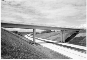 Überführung eines Feldwegs in km 553,337 Trassierung mit Blick in Richtung Süden