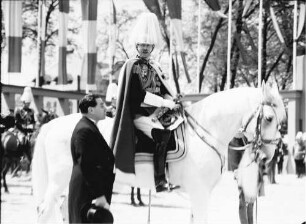 Cotroceni: Parade: König Carol zu Pferd, davor Tatarescu