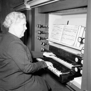 Evangelische Kirche: Verabschiedung der Organistin Helene Warnecke: Helene Warnecke an der Orgel