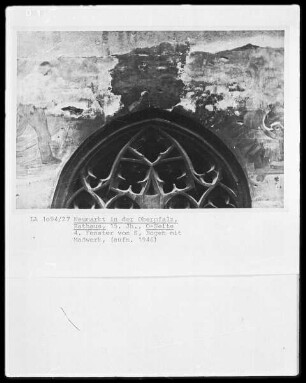 Ostseite: Maßwerk am 4. Fenster von Süden.