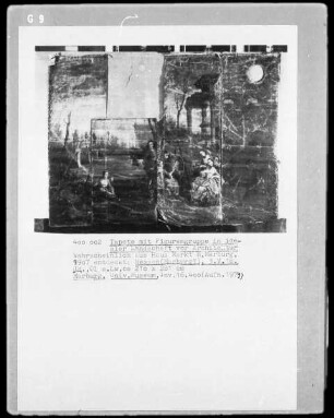 Figurengruppe in idealer Landschaft vor Architektur