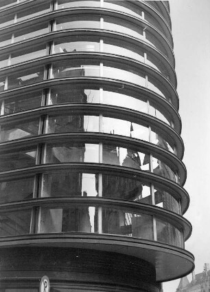 Stuttgart. Schockenbau (1926-1928; H. Mendelsohn) Fassadendetail