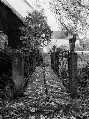Steg über den Waaggraben (Brücke); Grebenhain, Mühlgraben (neben Ludwigstr. 12)