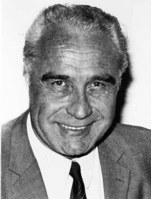 Repro: Sportliches Portrait; Regierungspräsident Dr. Person