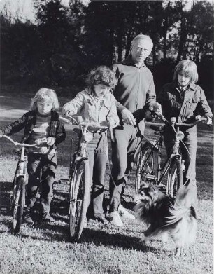 Albert Wollenberger und drei Kinder