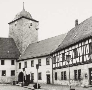 Ehem. Justiz- und Rentamt : Wasserburg (Museum). Torturm, Wohn- und Wirtschaftsgebäude mit Burgtor und ehem. Justiz- und Rentamt (Restaurant "Burgschänke")