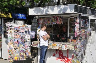 Varna - Zeitungskiosk : Zeitungskiosk. Aufgenommen im Stadtzentrum von Varna am 17. Mai 2011