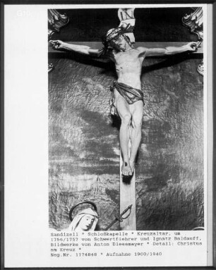 Kreuzaltar: Christus am Kreuz