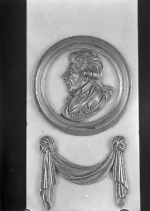 Denkmal für Prinz Friedrich Heinrich Ludwig von Preußen — Medaillon mit Porträt des Prinzen