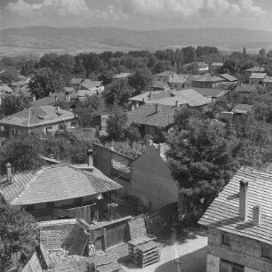 Blick vom Kirchturm der Dreifaltigkeitskirche in Bansko auf die Ortschaft