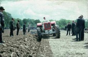 Fotografie: Bodenbearbeitung, Wendende Bodenbearbeitung