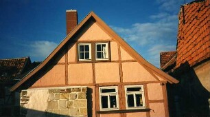 Quedlinburg - Fachwerkhaus am Münzenberg : Historischer Fachwerkbau auf dem Münzenberg, aufgenommen in der Weltkulturerbestadt Quedlinburg, ca. 2000