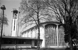 Freiburg i. Br.: Ludwigskirche, Außenansicht von der Stadtstraße