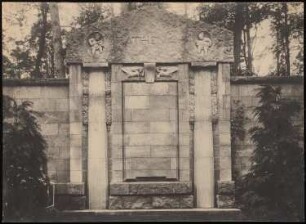 Grabmal Rathenau auf dem Waldfriedhof, Berlin-Oberschöneweide: Ansicht des Familiengrabmals Rathenau